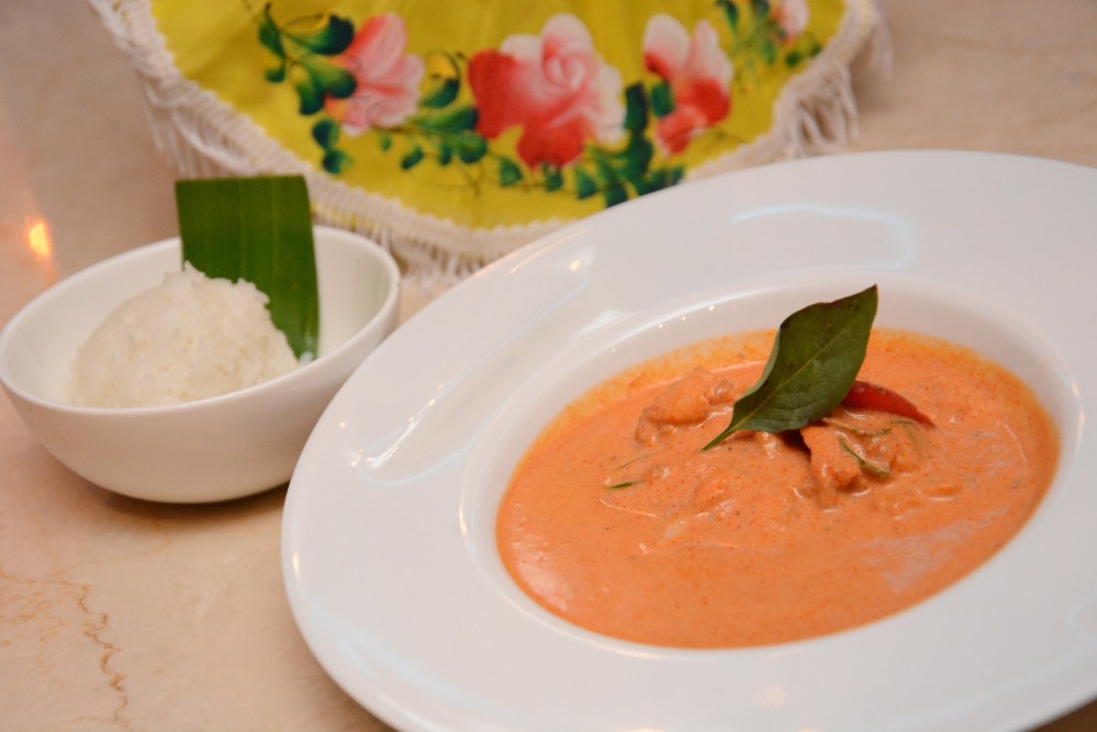 Chu Chee Pla (Fish with Red Curry Sauce)